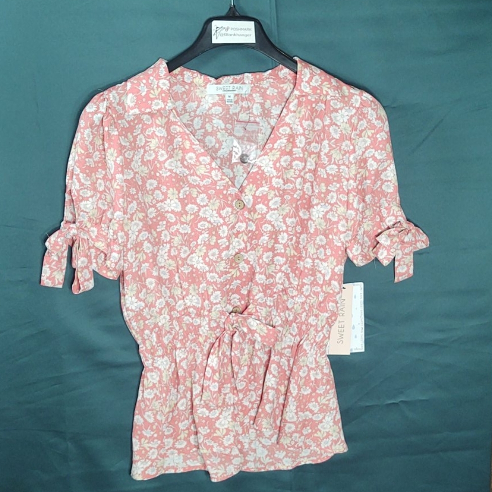 Sweet Rain short sleeve button up top w/ bows